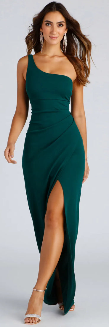 Turn heads at Prom 2025 in this hunter green prom dress, where statement-making details meet the iconic style of the Iris One-Shoulder Crepe Dress .