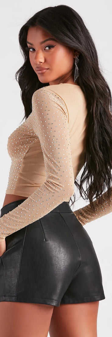 The Feel The Heat Stone Crop Top in nude is a sequin top with an all-over sparkle, perfect for creating a glam concert outfit or adding shimmer to a going-out look. 