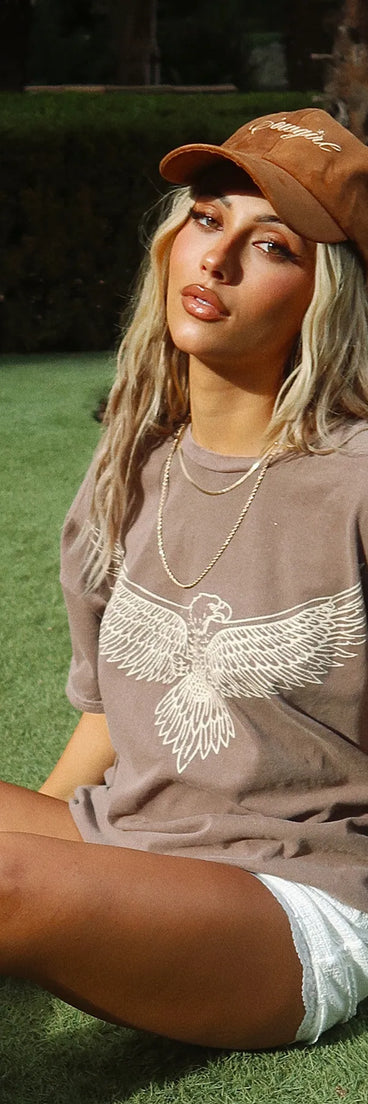 From bold to effortless, the Edgy Trend Eagle Oversized Graphic Tee lets you define your vibe with brown tops that speak your style.